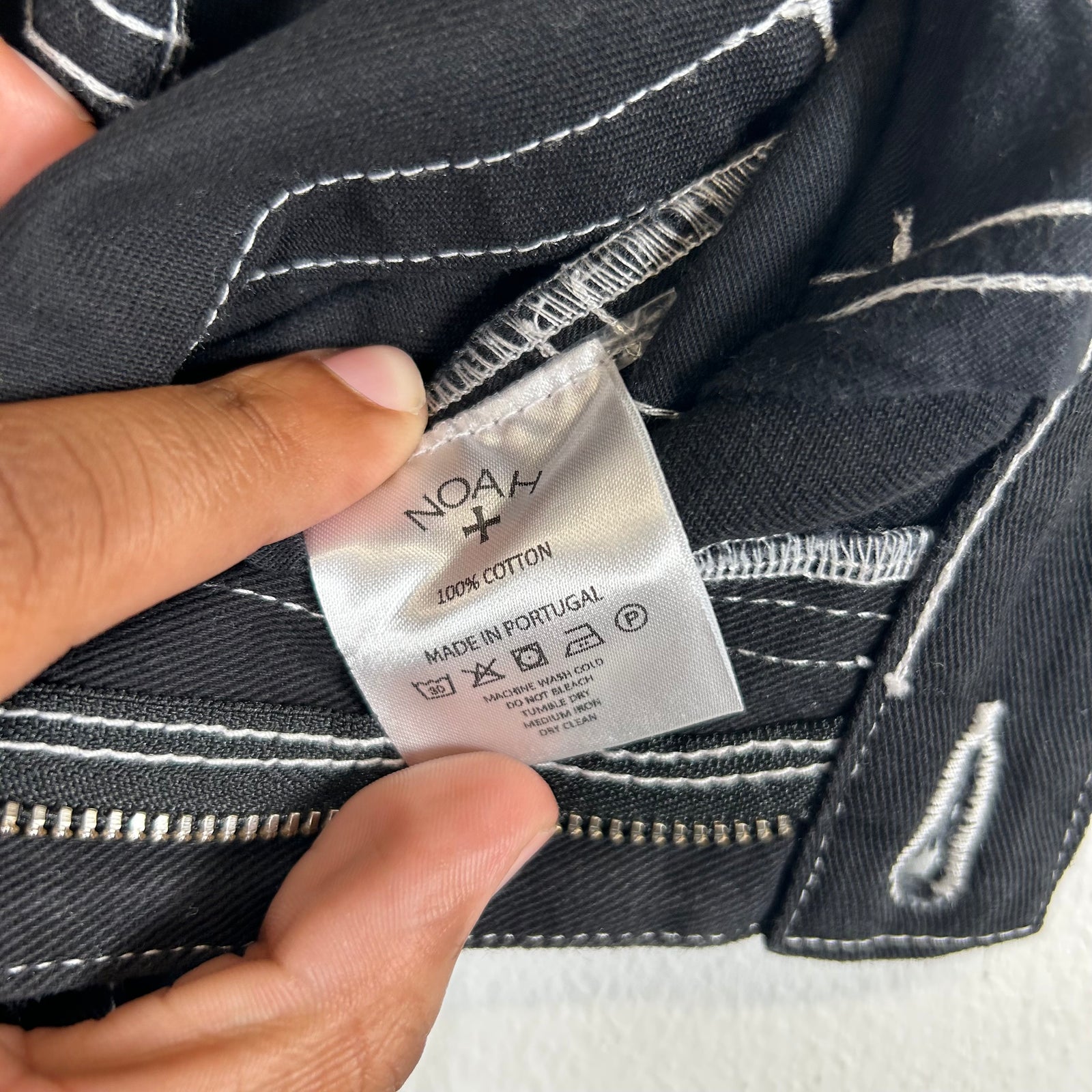 Noah Black White Stitch Jeans Size 34