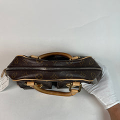 Louis Vuitton Manhattan Monogram Purse