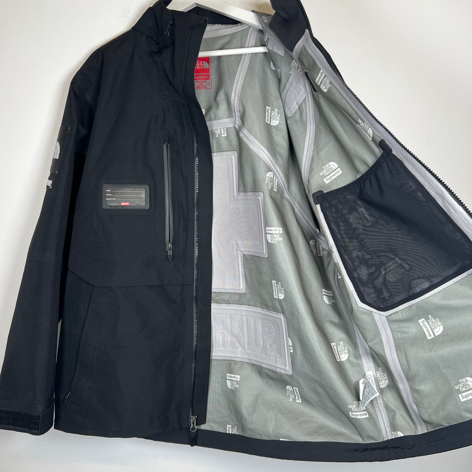 Supreme x TNF Black Rescue Jacket Size L