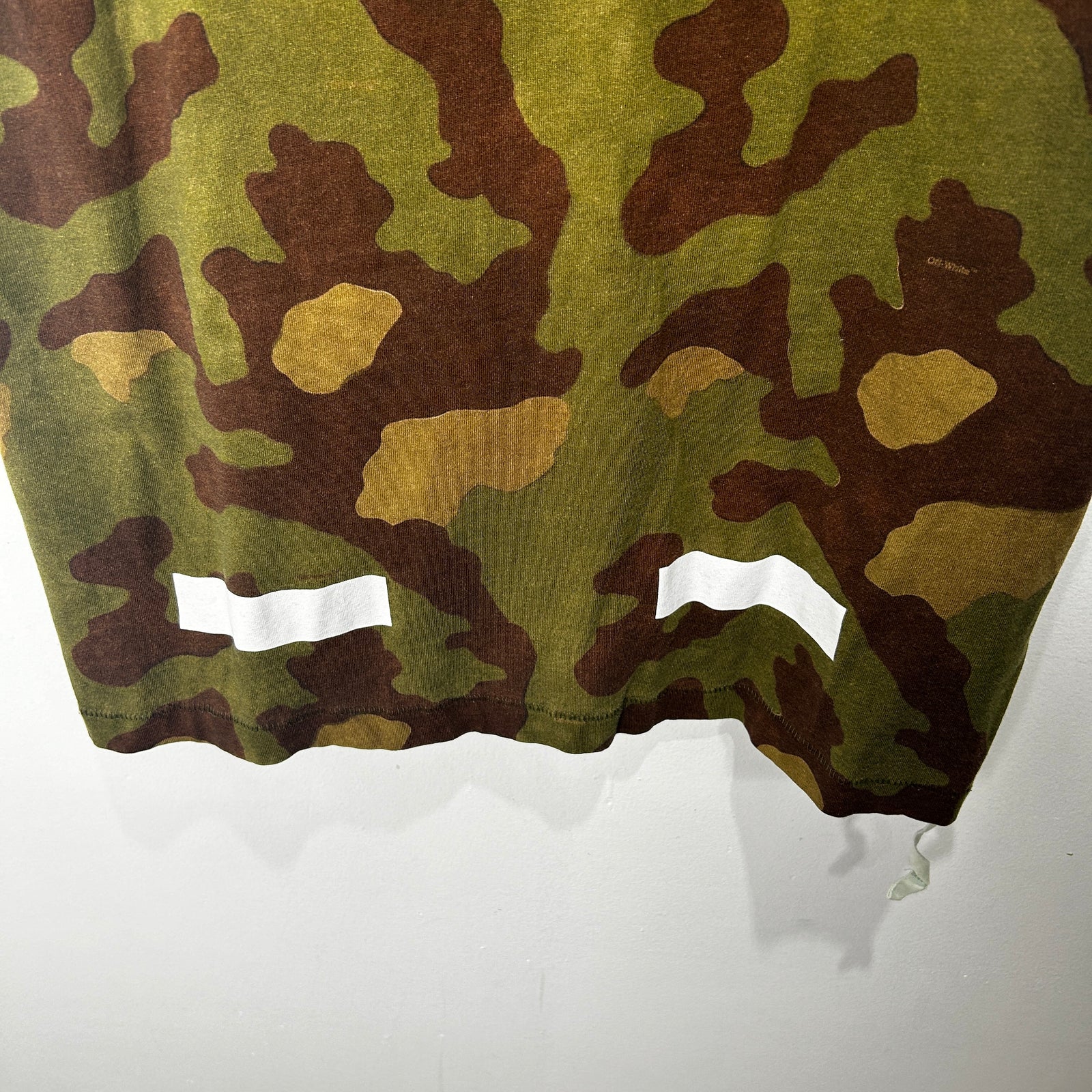 Off White Main Label Camo Logo Tee Size XS