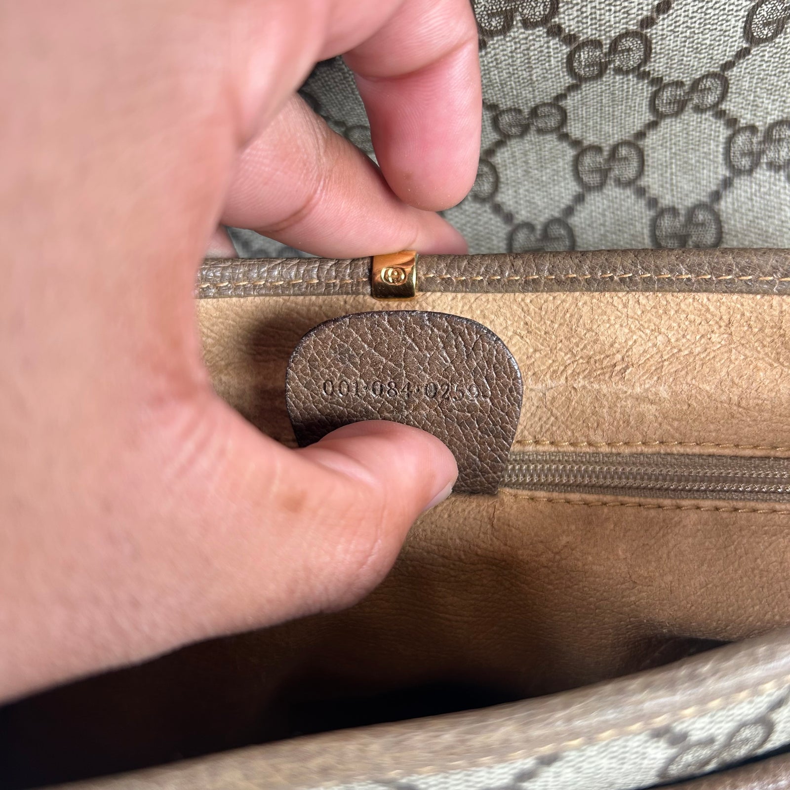 Gucci Beige Vintage Messenger Bag
