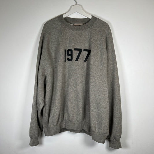 Essential 1977 Crewneck Size XL