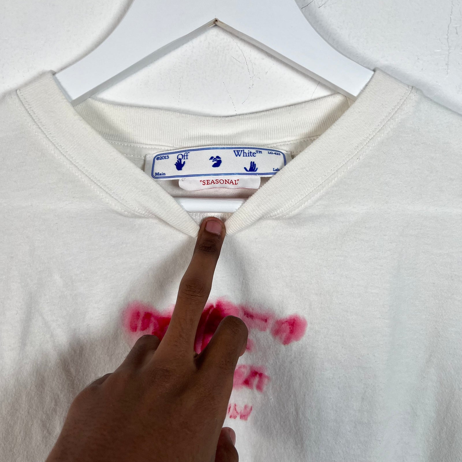 Off White Blurred Diagonal Graphic T-Shirt Size Medium
