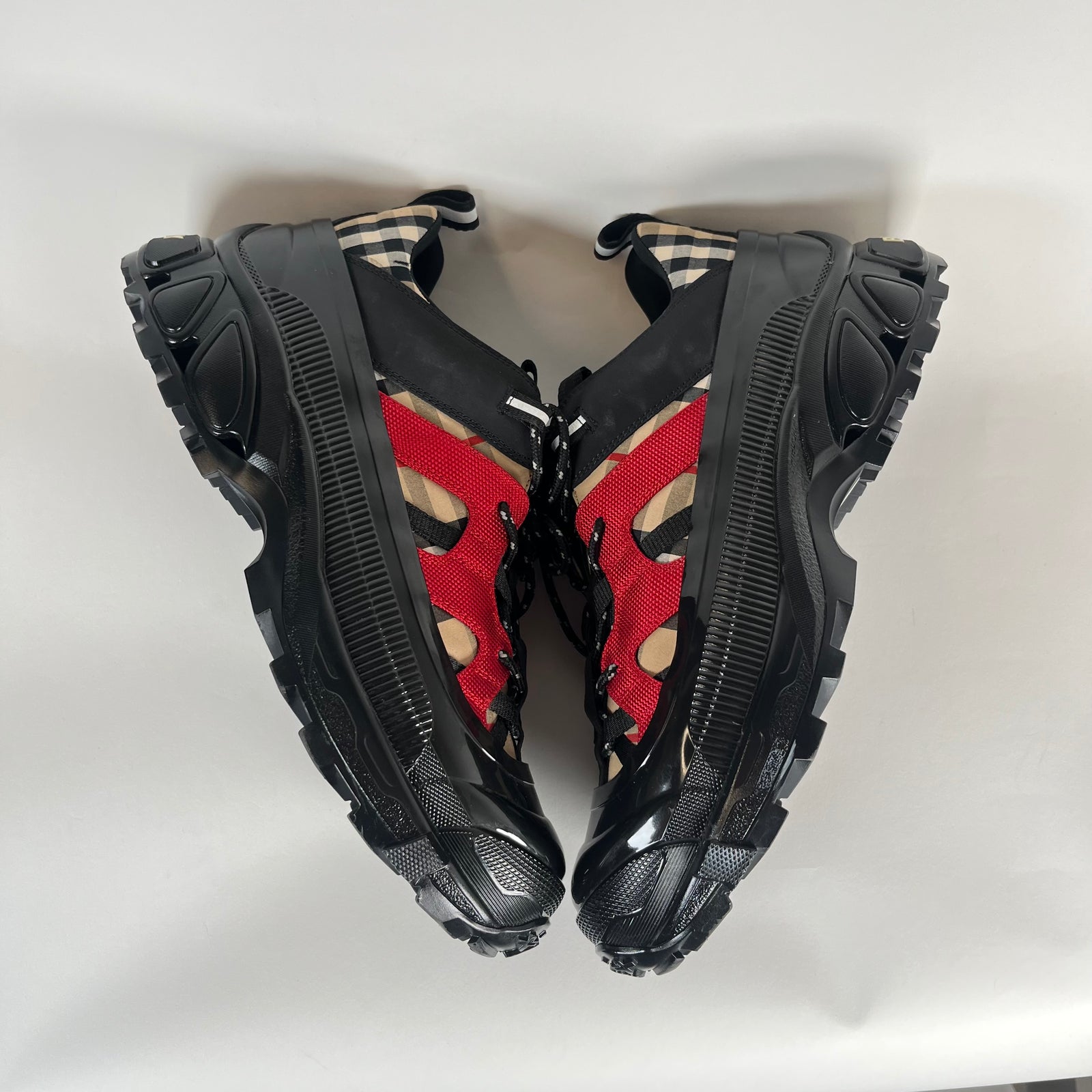 Burberry Arthur Black & Plaid Size 44