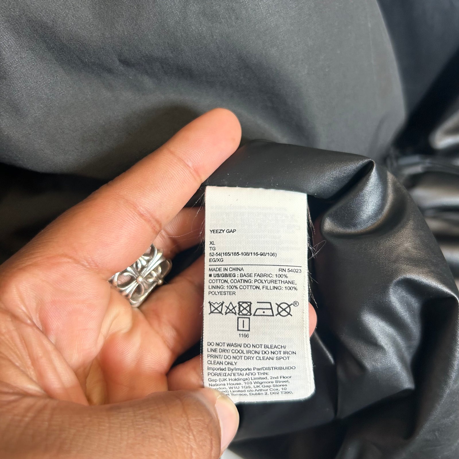 YZY Gap Black Round Puffer Jacket Size XL
