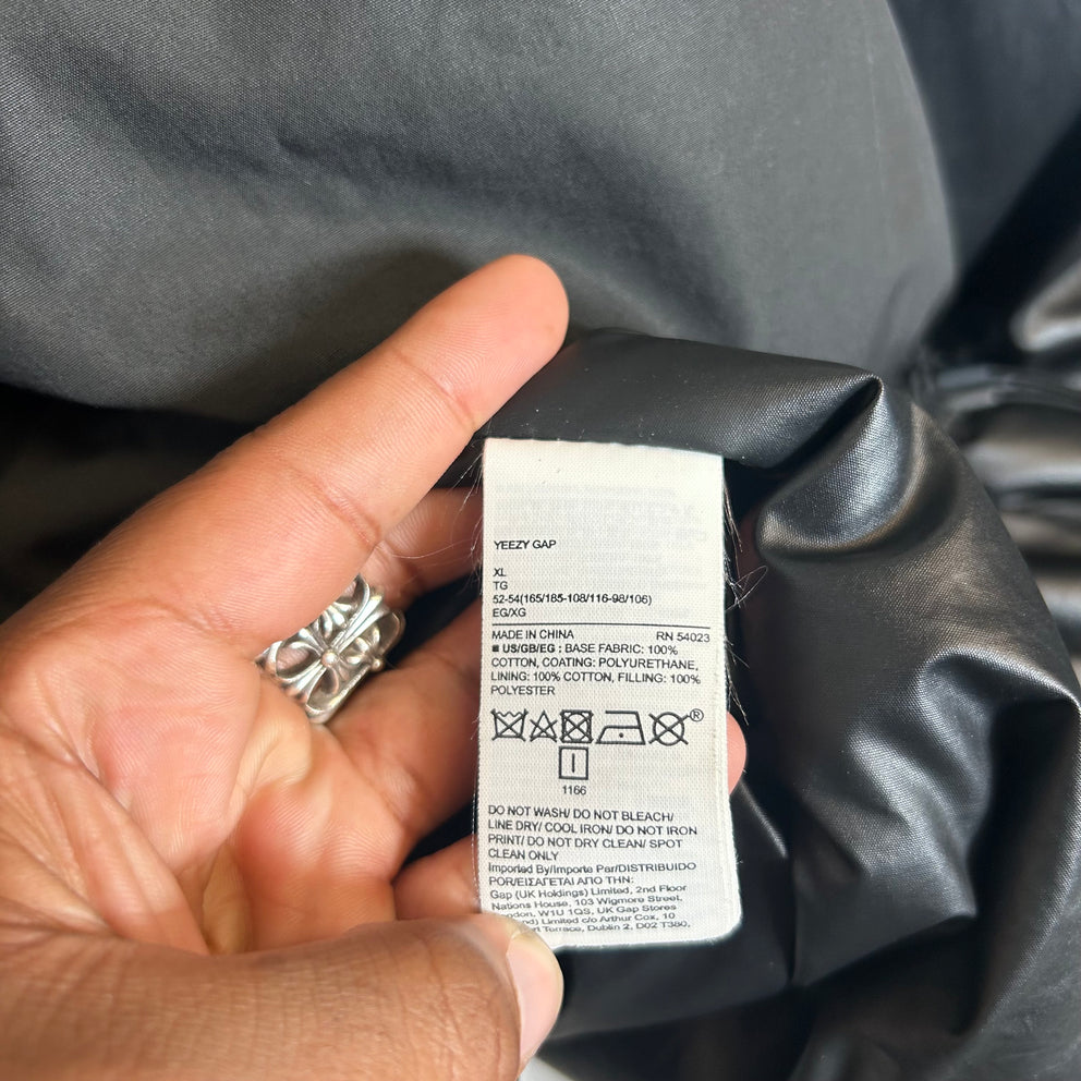 YZY Gap Black Round Puffer Jacket Size XL