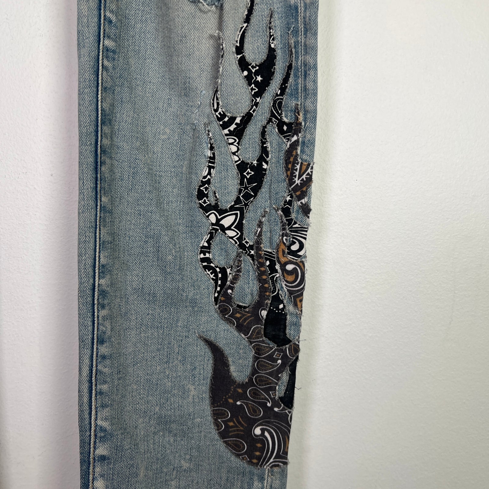 Amiri Clay Indigo Bandana Flame Jeans Size 32