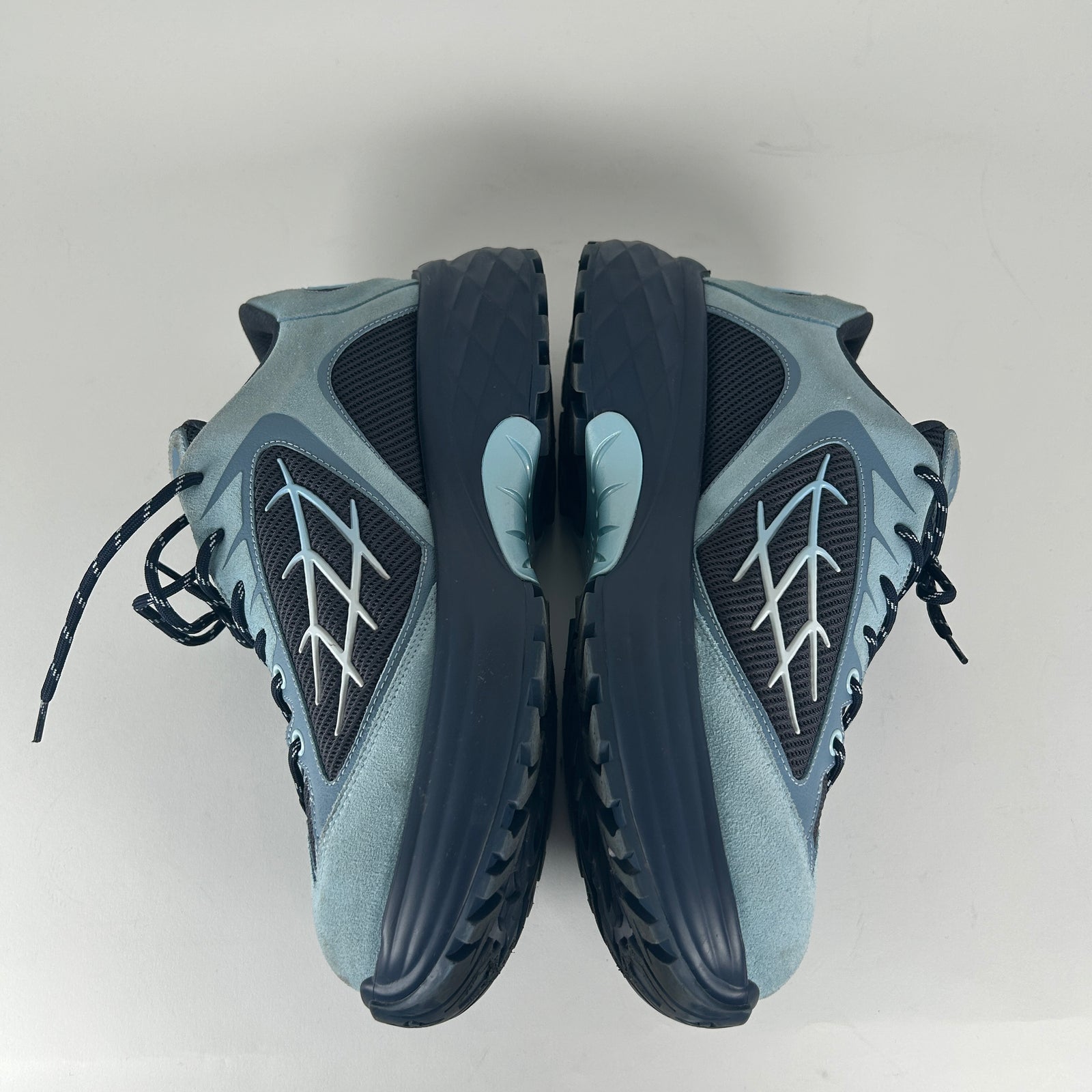 Louis Vuitton Discovery Trainer Size 9LV