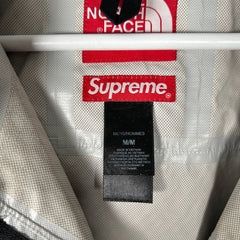 Supreme x TNF Venture Windbreaker Size M