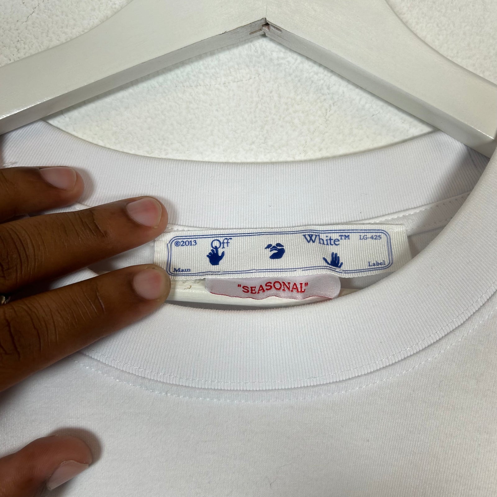 Off-White Brush Arrows T-Shirt Size L