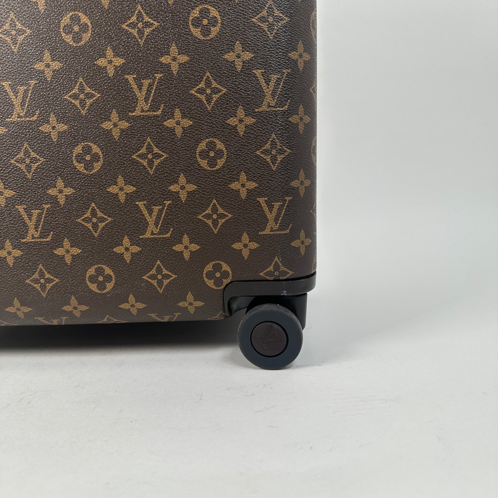 Louis Vuitton Monogram Horizon Luggage 50