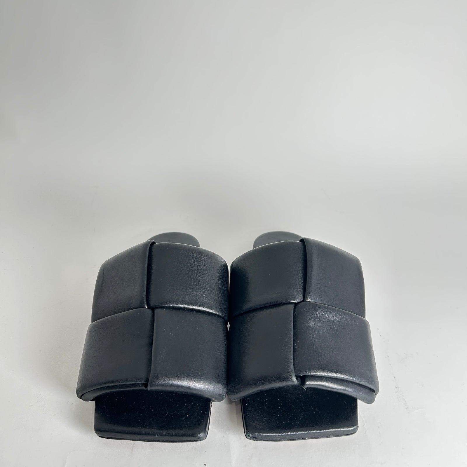 Bottega Veneta Black Nappa Leather Intreccio Sandals Size 43