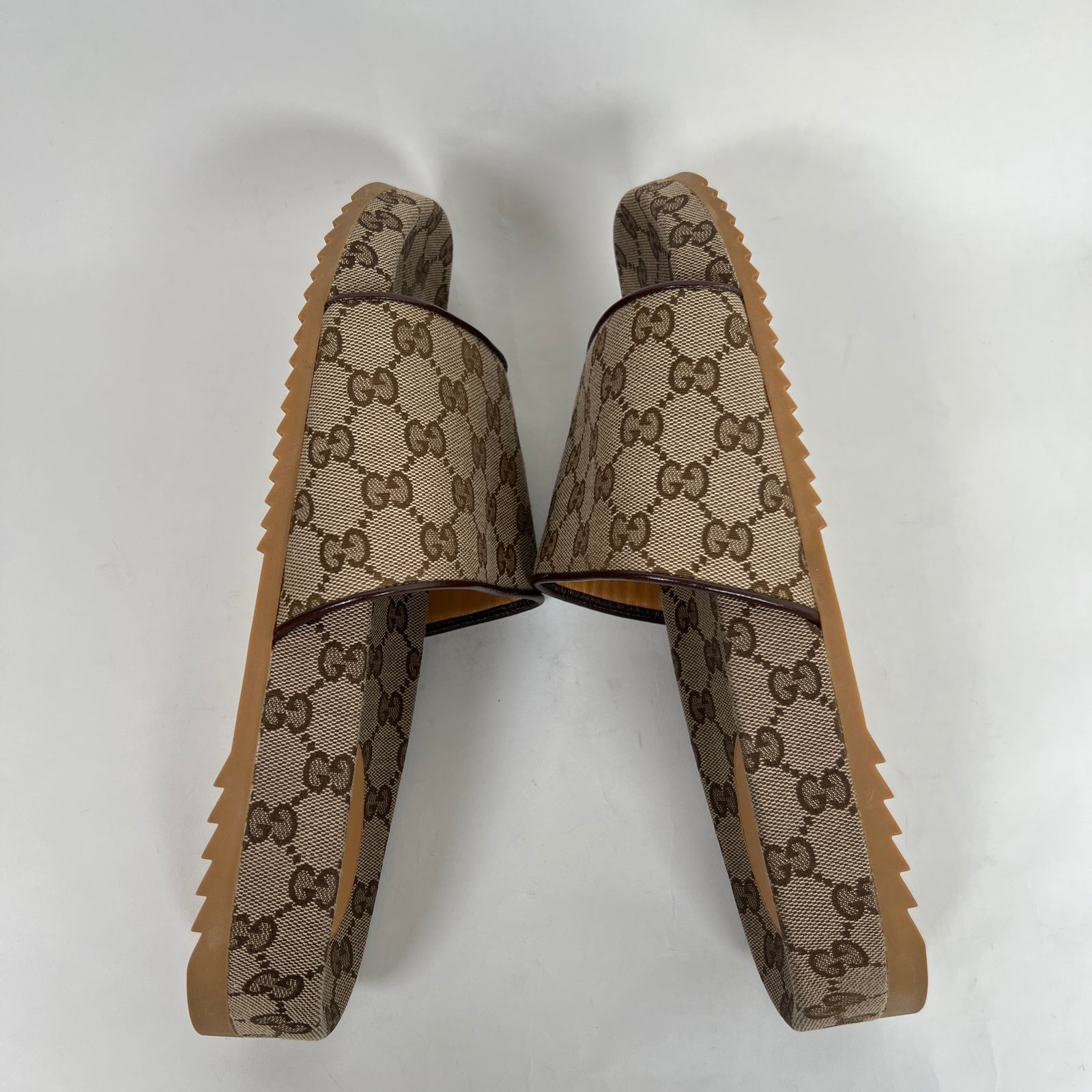 Gucci Beige GG Canvas Slide Size GG 10