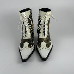 5351 Pour Les Hommes Cut-Out White Patent Leather Pointed Boots Size 7