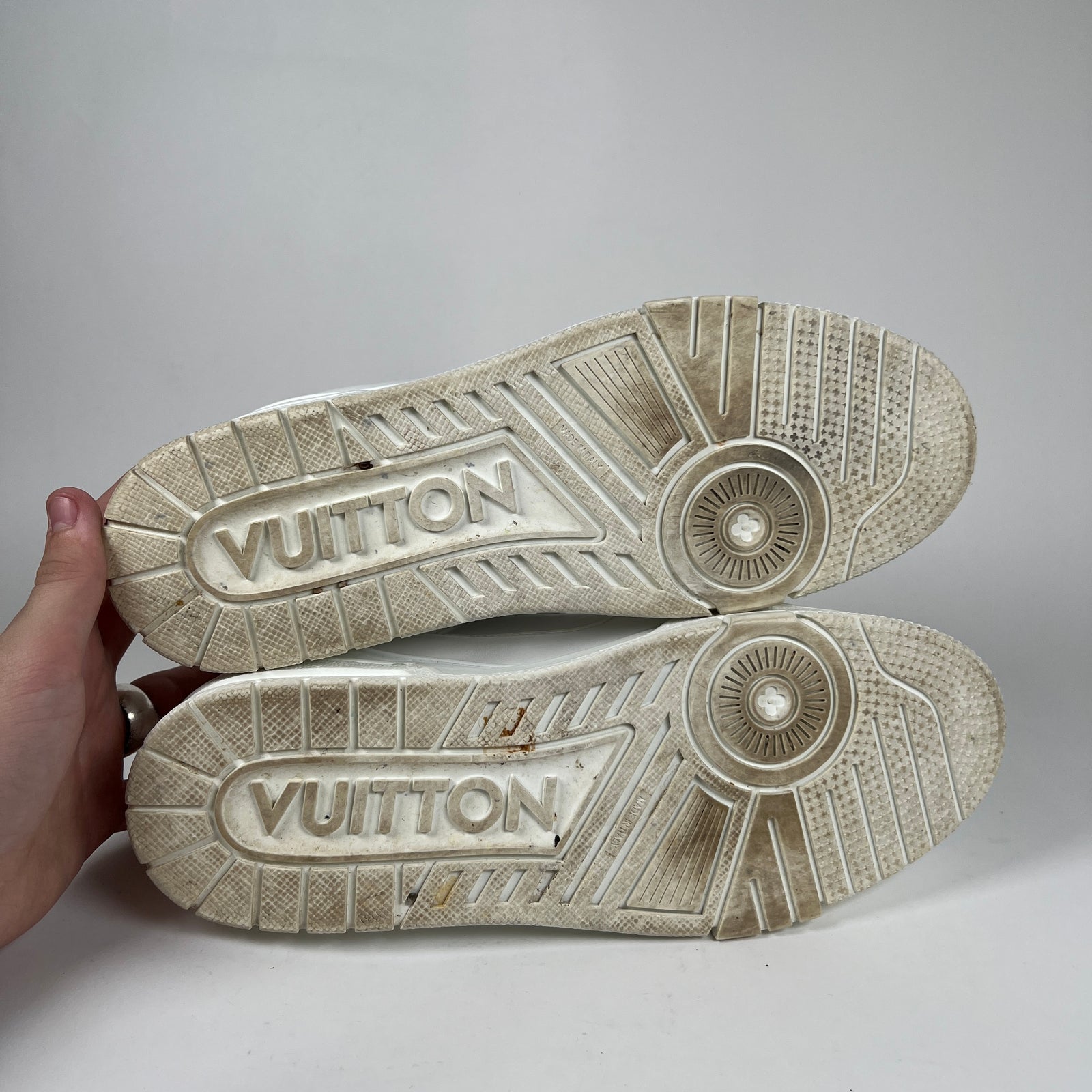 Louis Vuitton Trainer Triple White Size 8