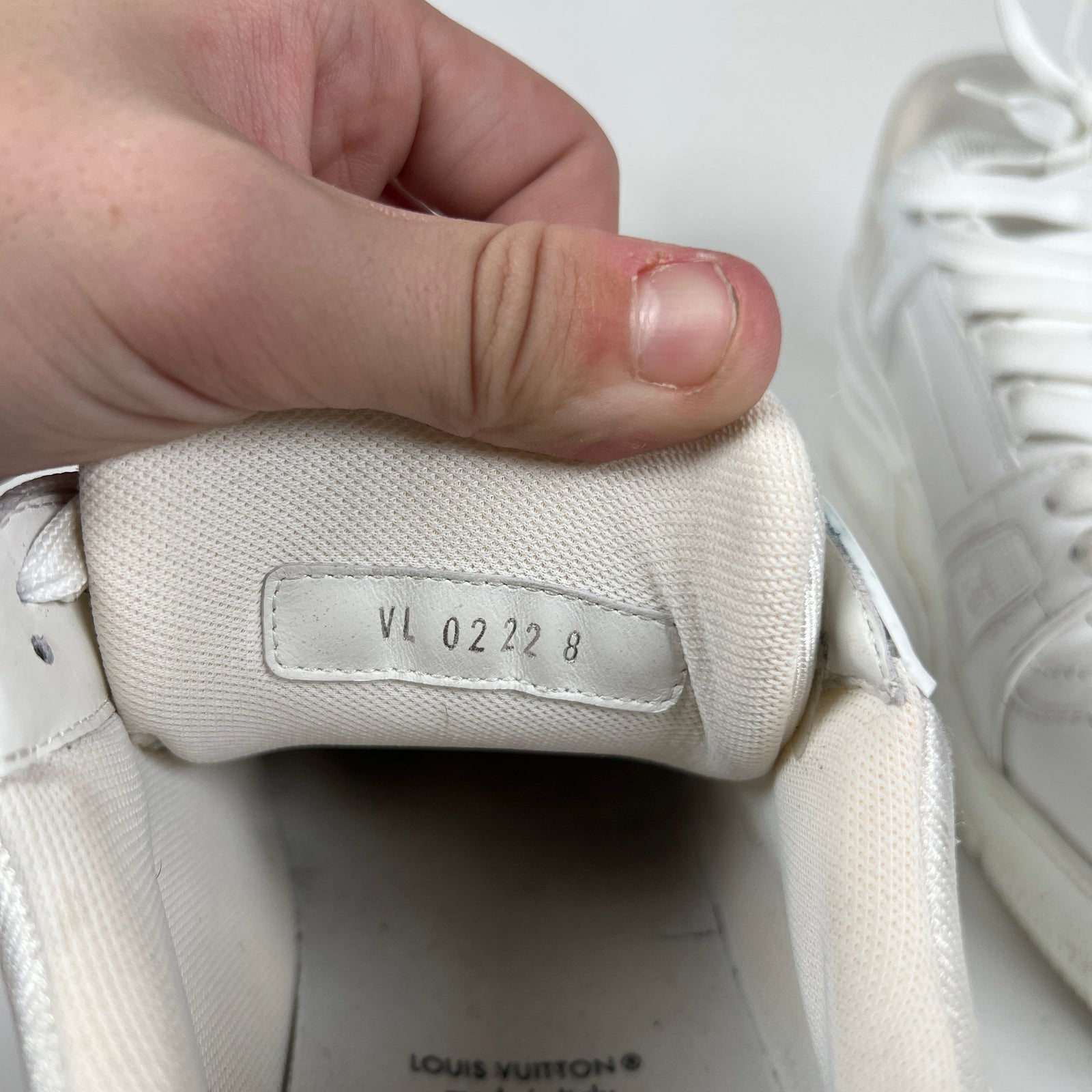 Louis Vuitton Trainer Triple White Size 8
