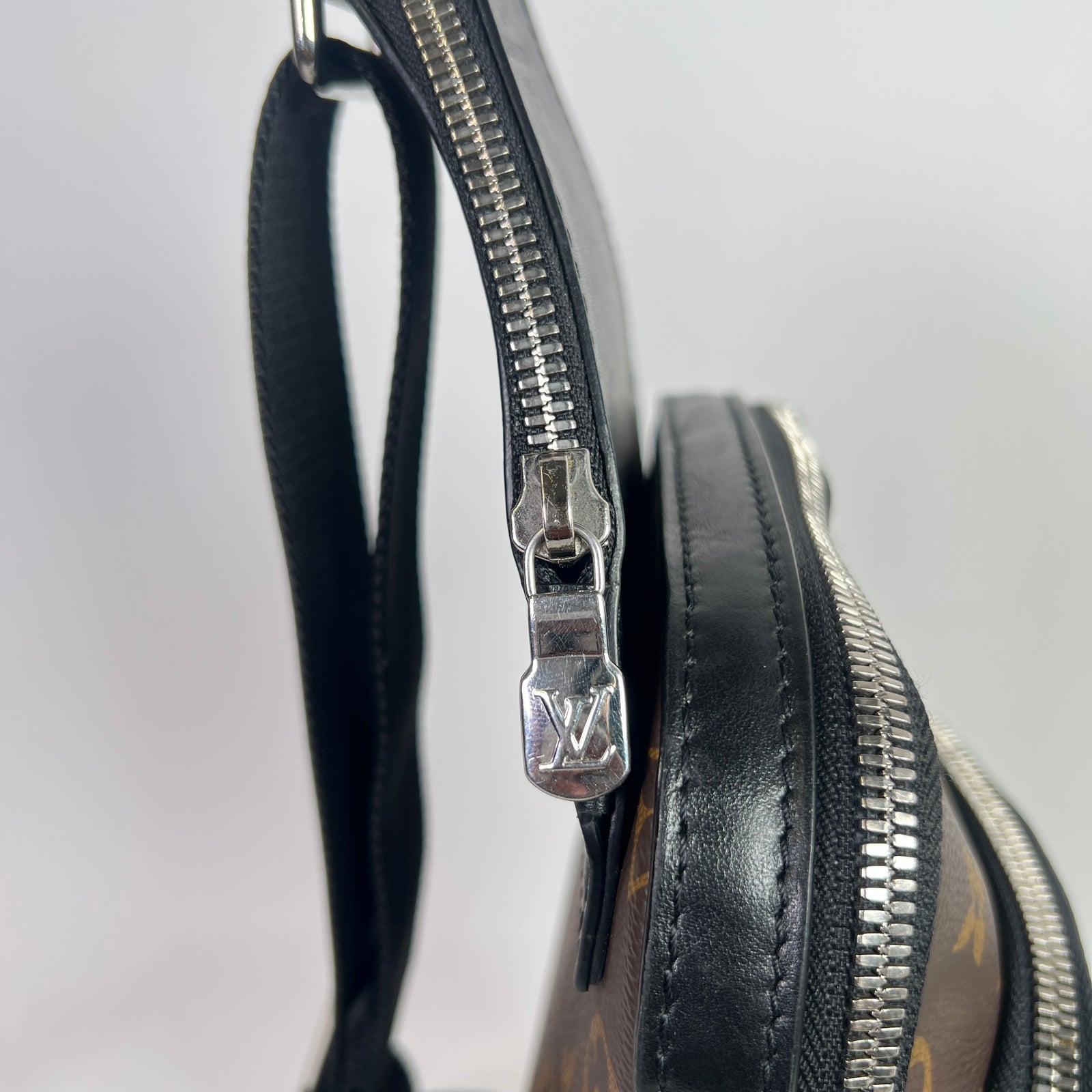 Louis Vuitton Monogram Avenue Sling Bag