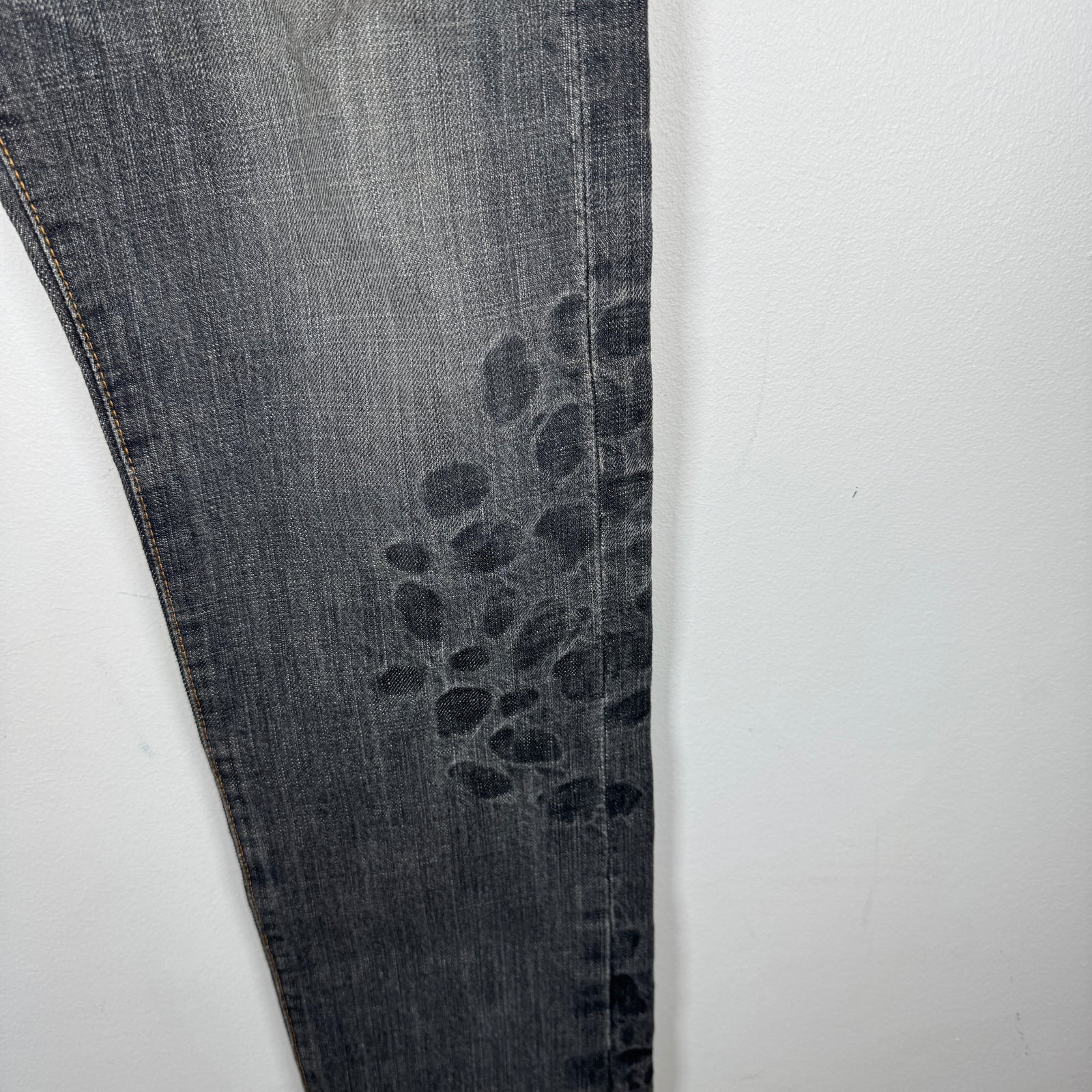Swagger Grey Wash Reptile Jeans Size 32