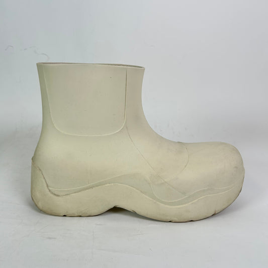 Bottega Veneta Cream Puddle Boots Size 43