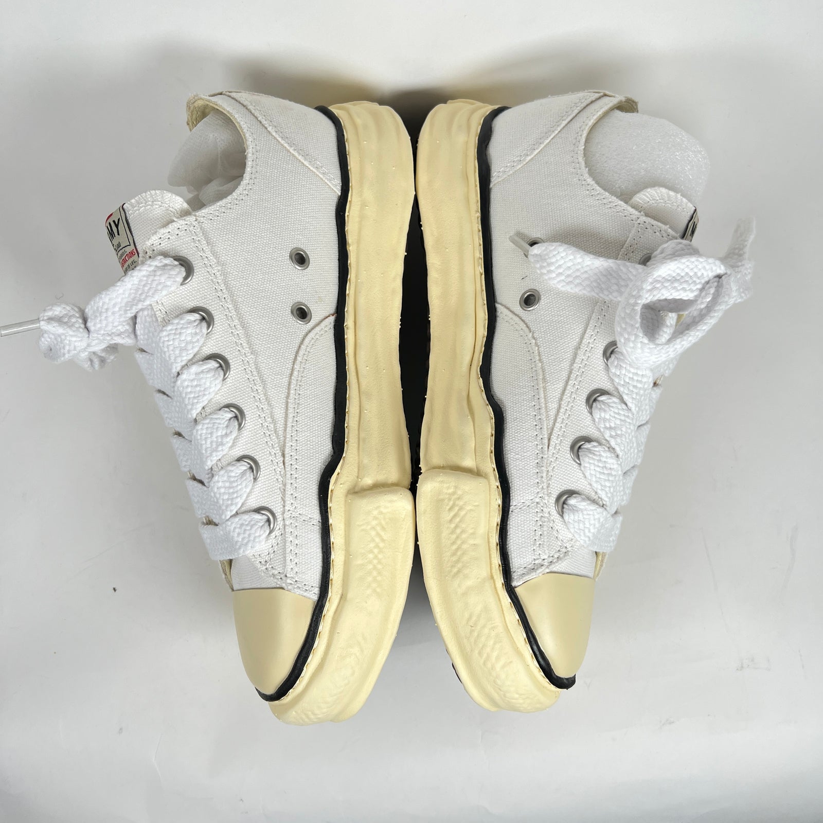 Mihara Yashiro White Low Top Size 41