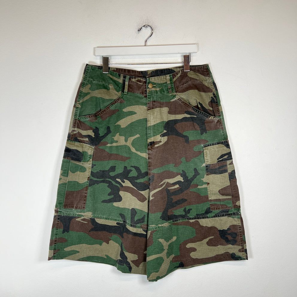 GV Gallery Camo Shorts Size M