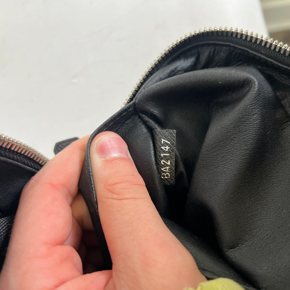 Louis Vuitton Taiga Leather GM Toiletry Clutch