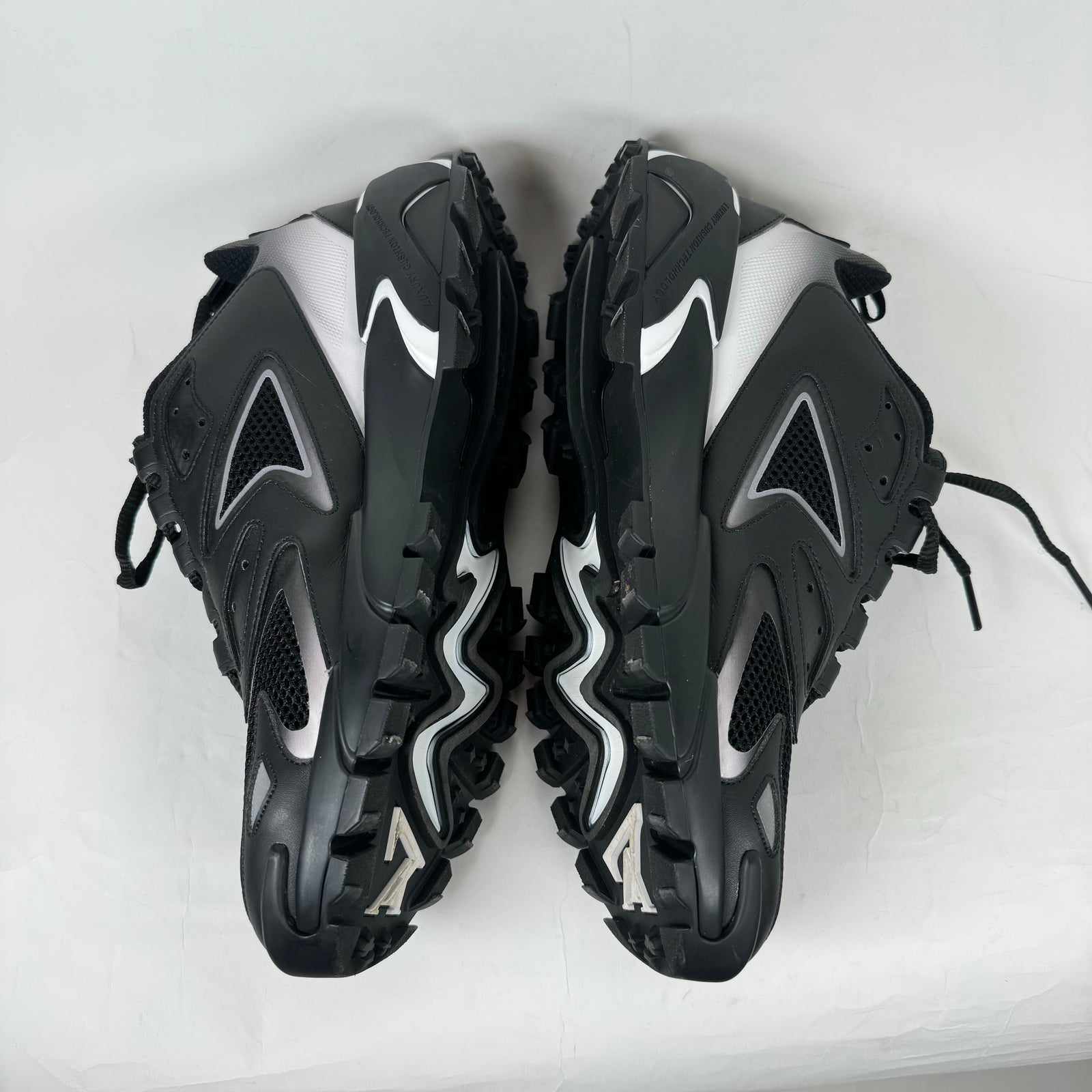 Louis Vuitton Black/Grey Tactic Runners Size LV 8