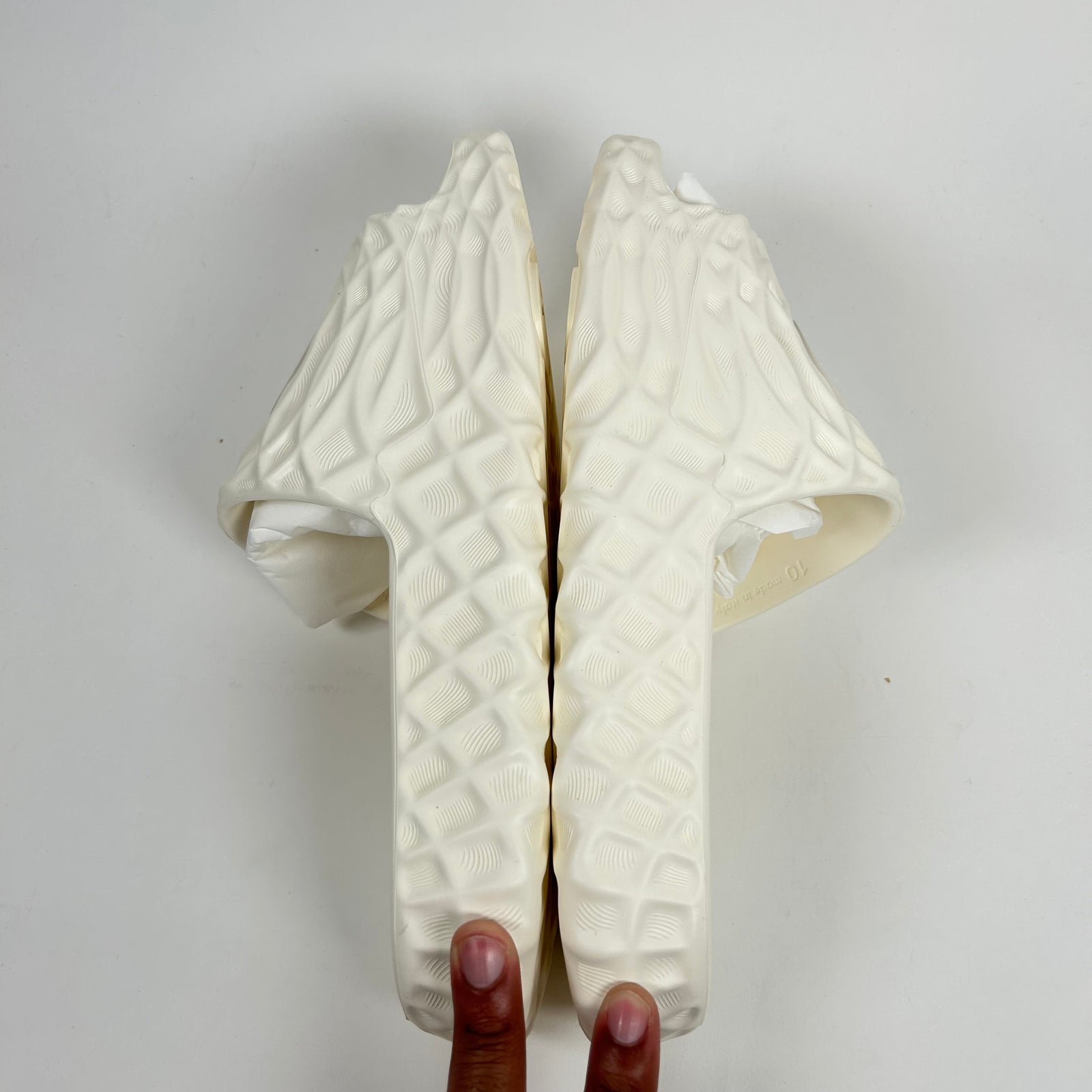 Gucci White Interlocking G Ripple Slides Size GG 10