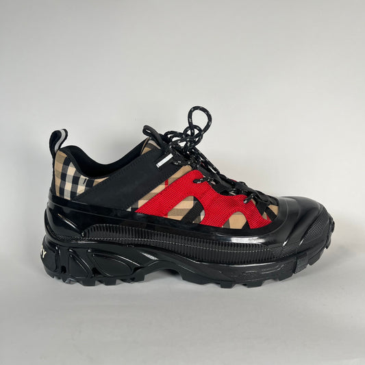 Burberry Arthur Black & Plaid Size 44