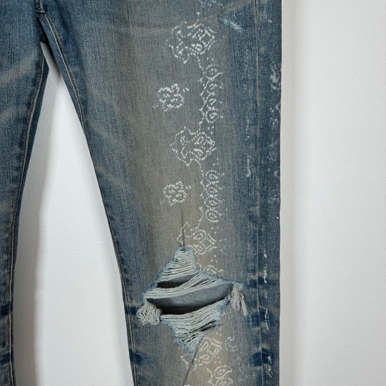 Amiri Lightwash Bleach Bandana Denim Jeans Size 32