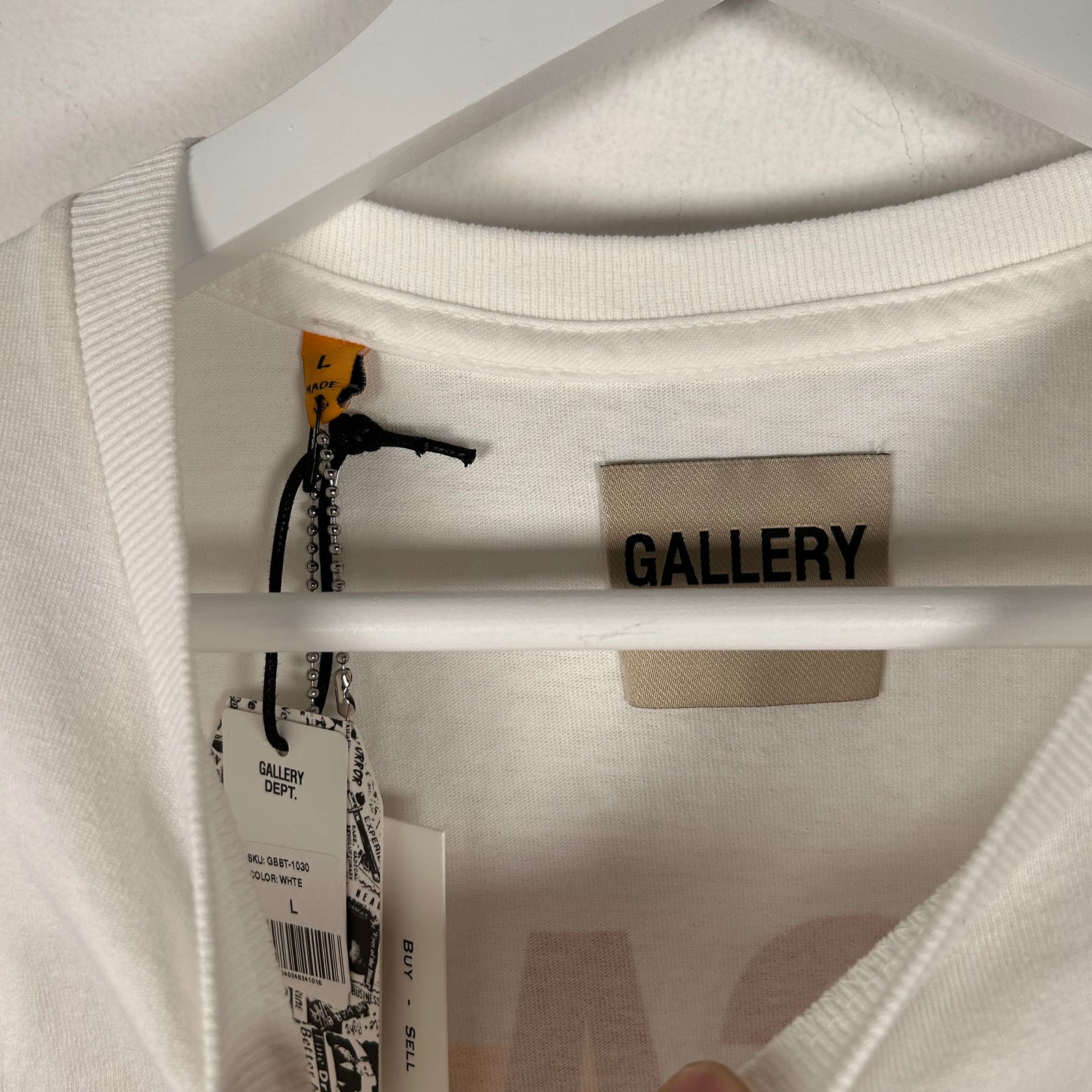 Gallery 'G-Ball' Graphic White T-Shirt Size L