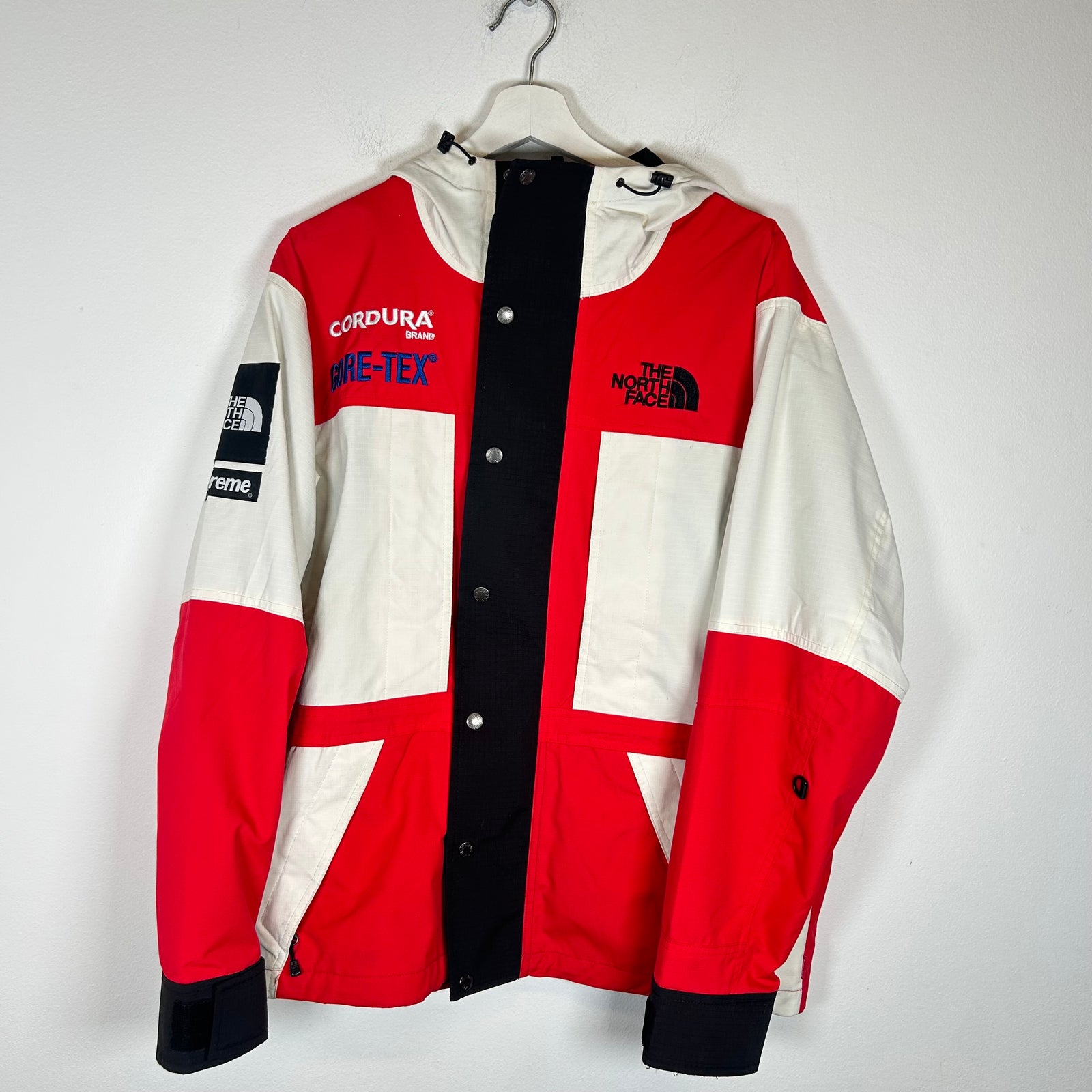 Supreme x TNF FW18 Red/Cream Expedition Jacket Size M