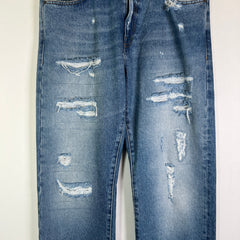 424 Lightwash Distressed Straight Leg Jeans