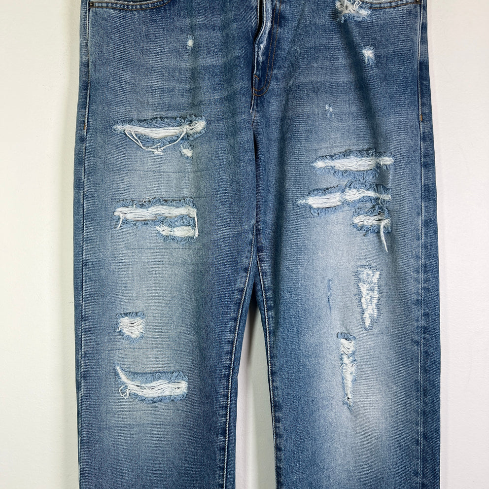 424 Lightwash Distressed Straight Leg Jeans