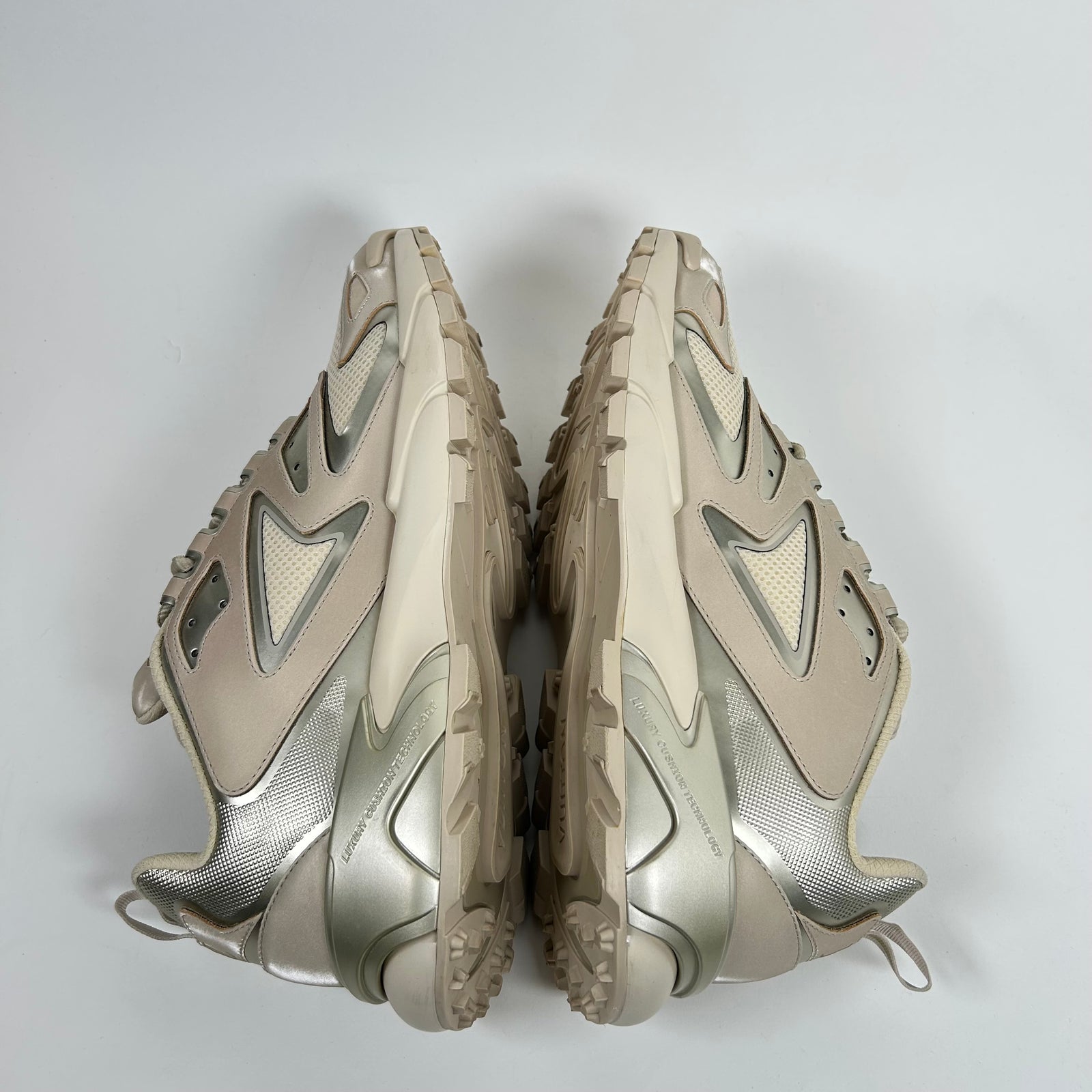 Louis Vuitton Beige Tactic Runner Size LV 9