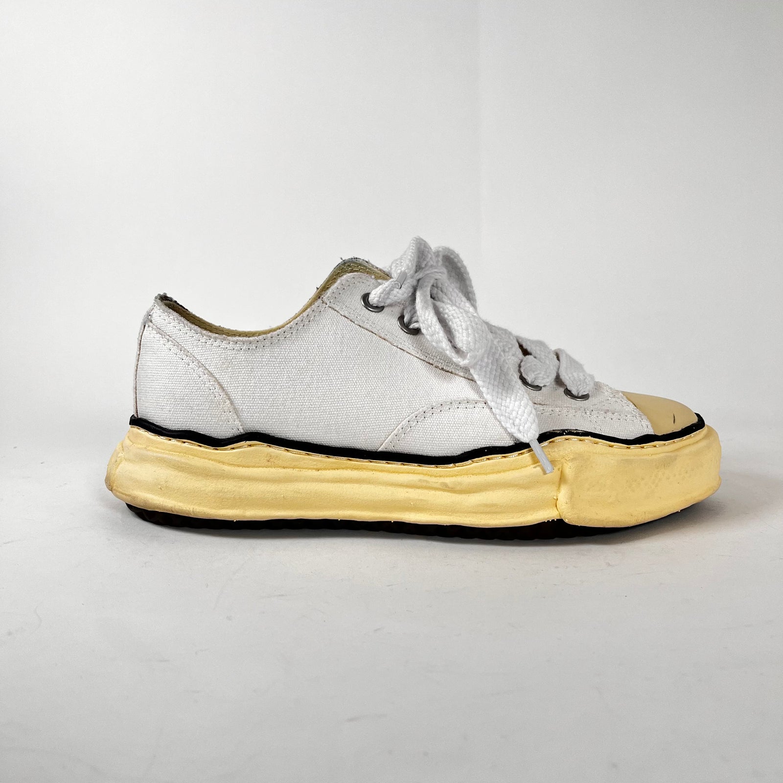 Maison Mihara MMY White/Beige Peterson Sneakers Size 42