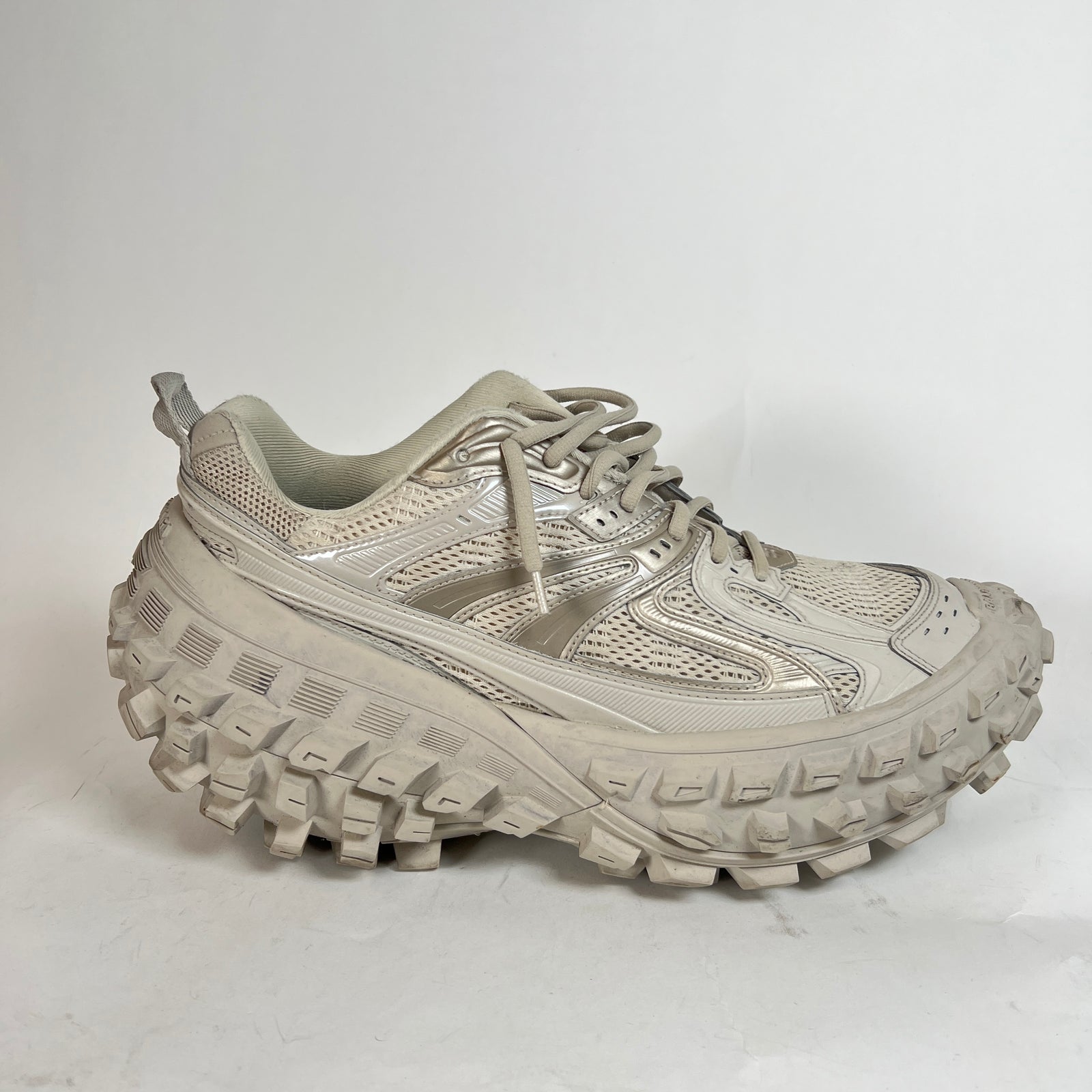 Balenciaga Beige Defenders Size 44