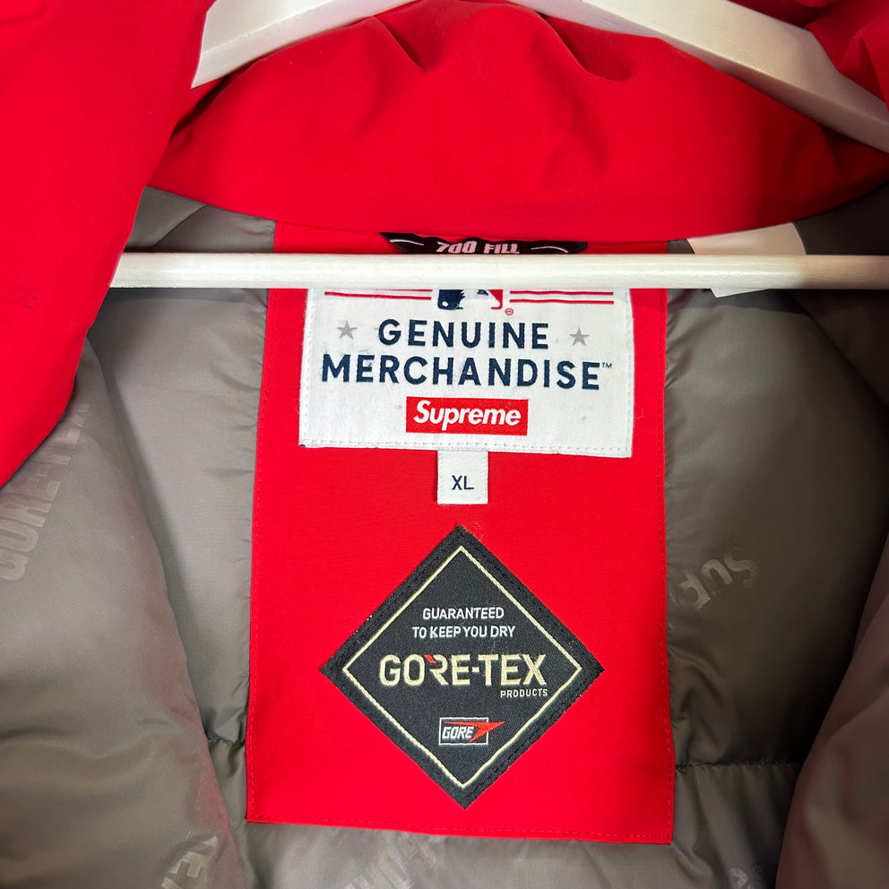 Supreme New York Yankees Gore-Tex 700 Down Fill Puffer Jacket
