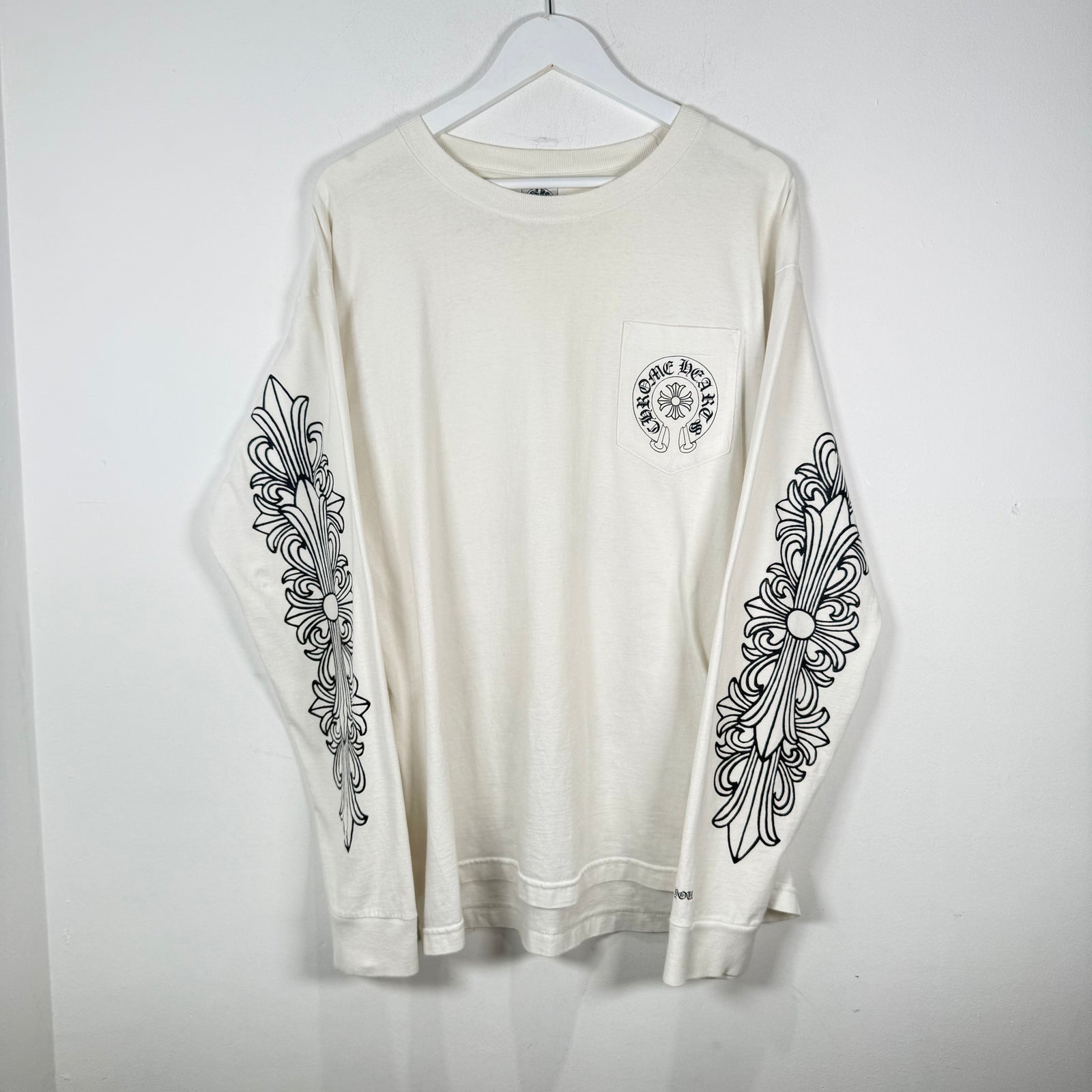 Chrome Las Vegas Horseshoe Floral Graphic White Longsleeve Size L