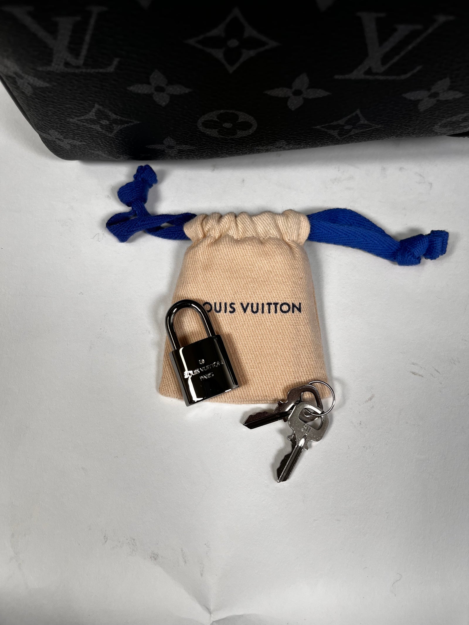 Louis Vuitton Monogram Bandouliere 45 Black