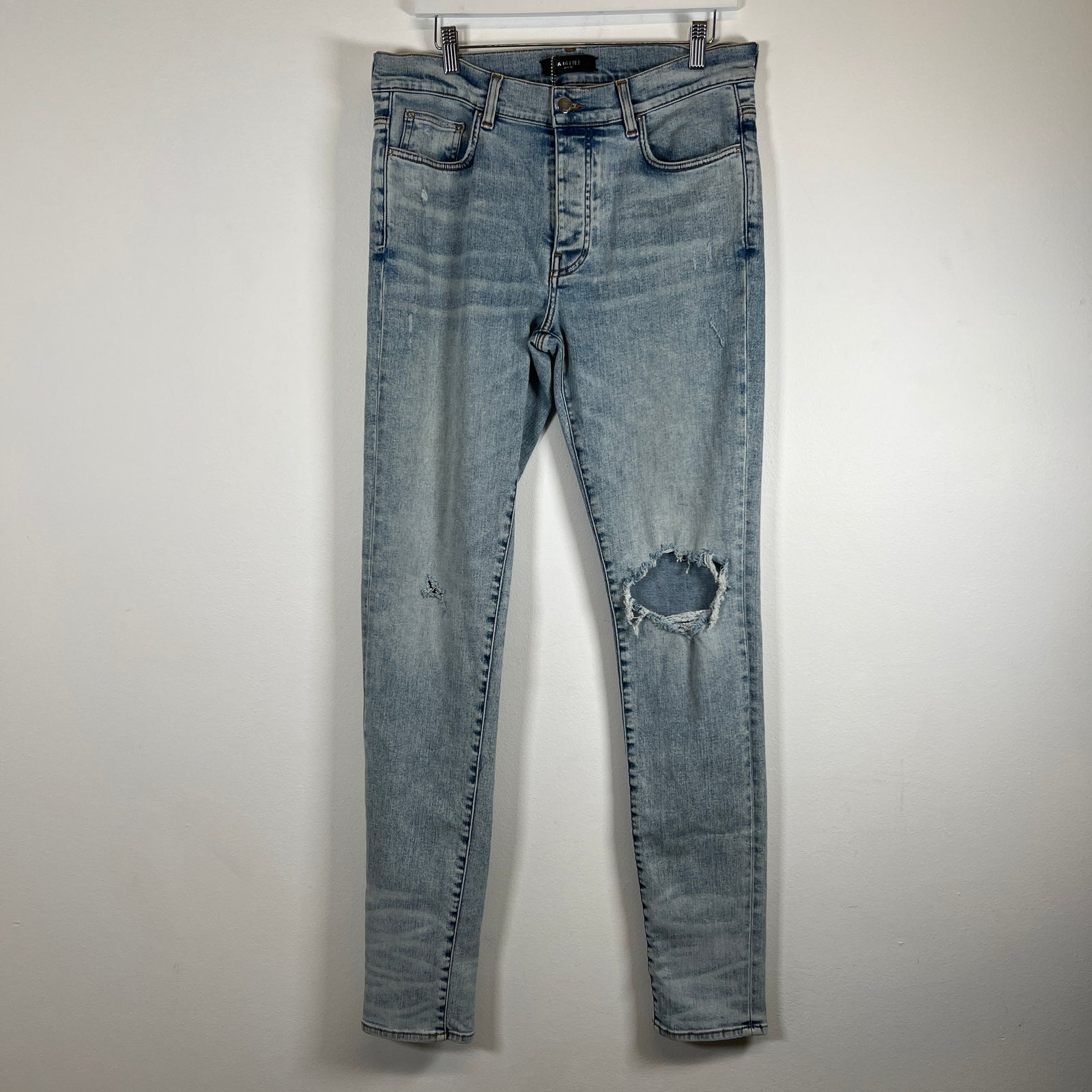 Amiri Lightwash Knee Hole Size 33