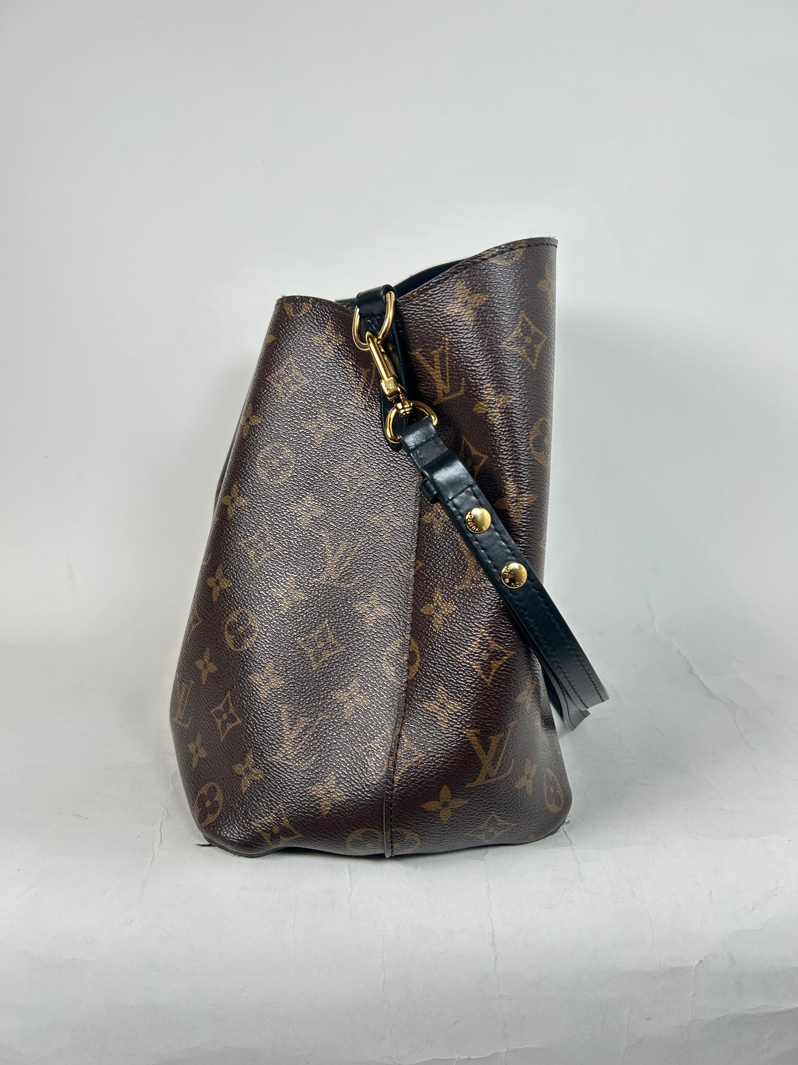 Louis Vuitton Monogram NeoNoe MM Bucket Bag