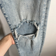 Amiri Lightwash Knee Hole Size 33
