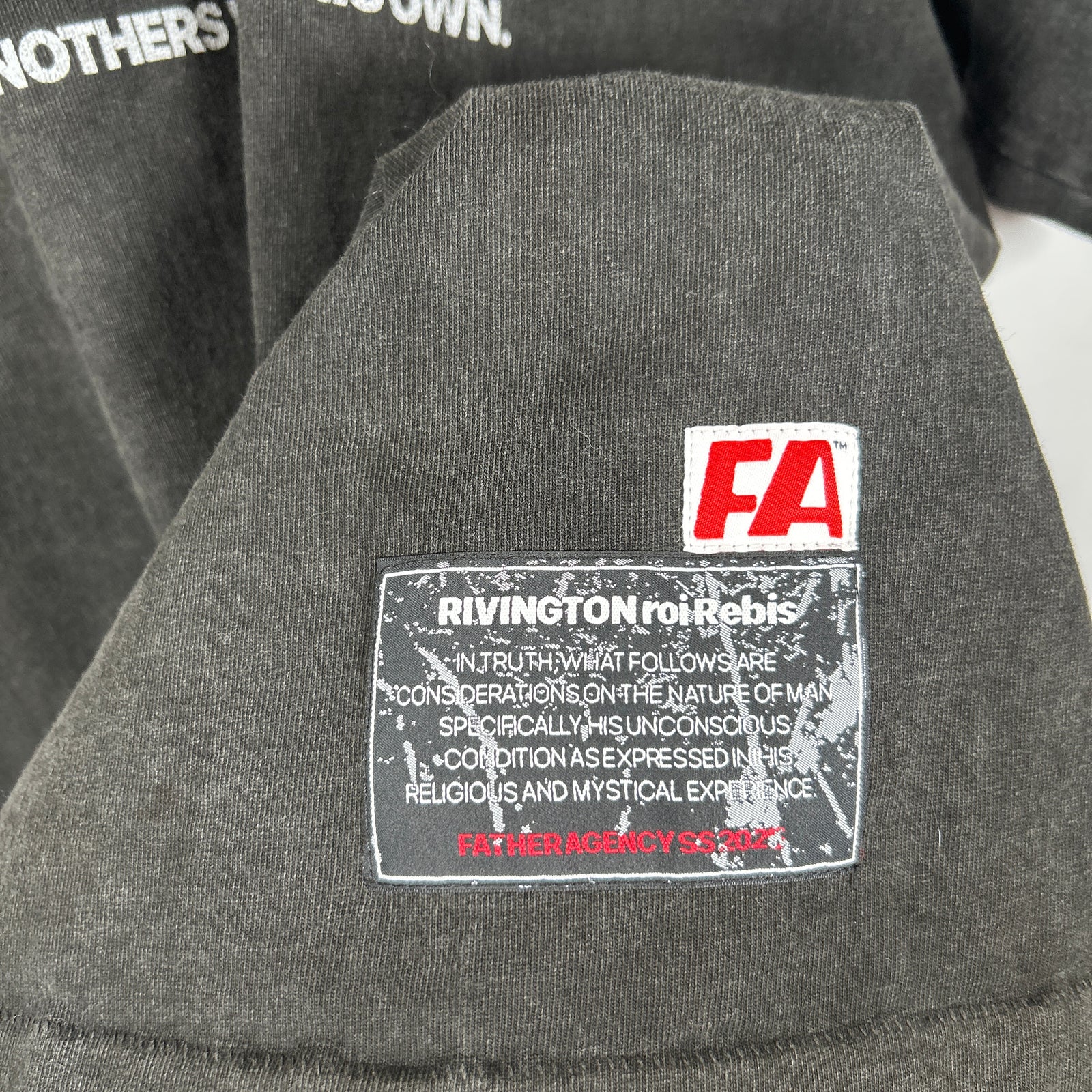 RIVINGTON roi Rebis Dark Grey 'R' Logo Graphic T-Shirt Size S
