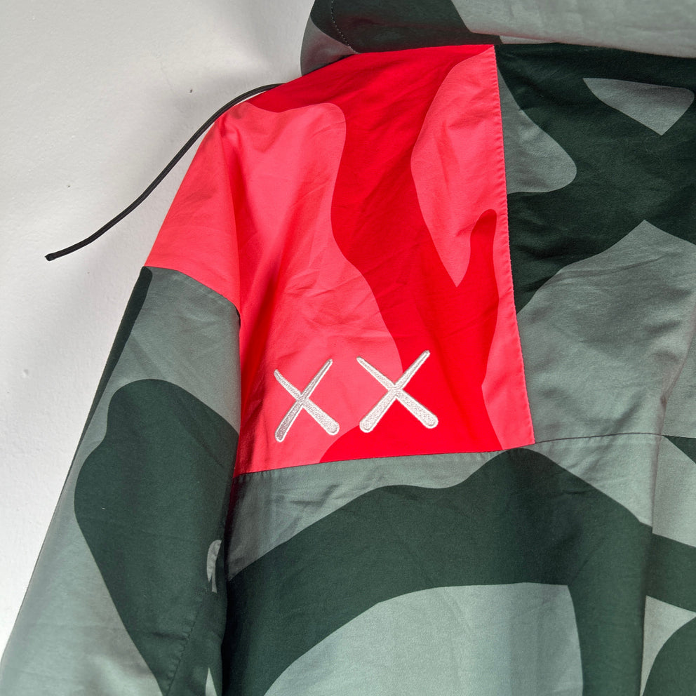 Kaws x The North Face Retro 1986 Mountain Jacket Green Size L