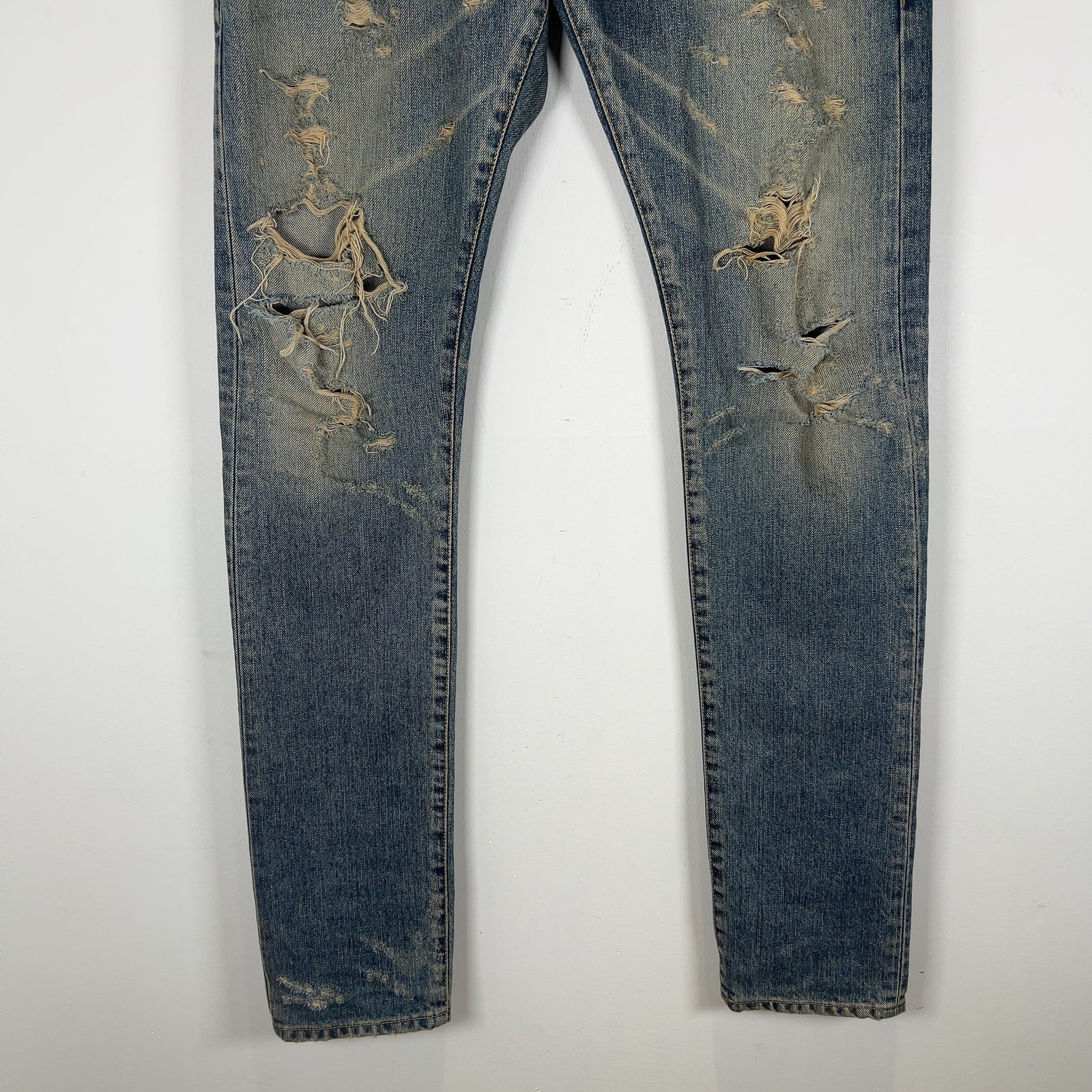 Saint Laurent Distressed Lightwash Skinny D02 Jeans