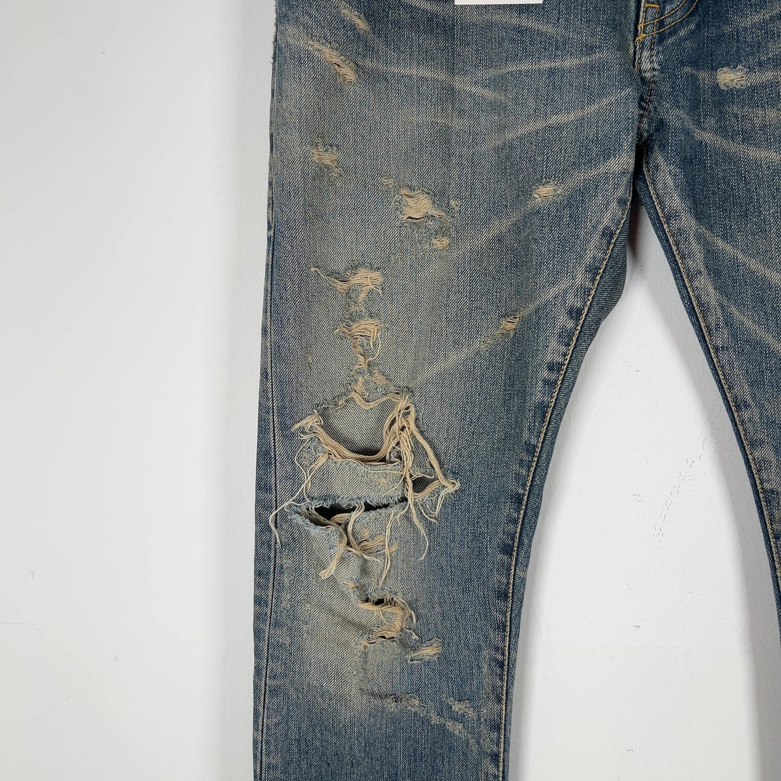 Saint Laurent Distressed Lightwash Skinny D02 Jeans