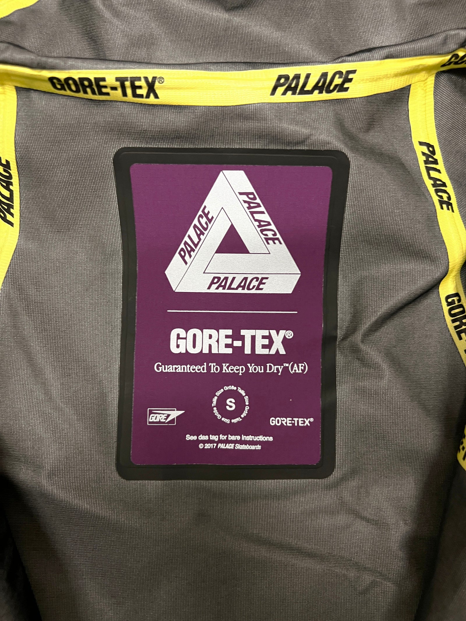 Palace Gore Tex Windbreaker Size Small